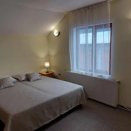 за гости валеьови Pensión 3*